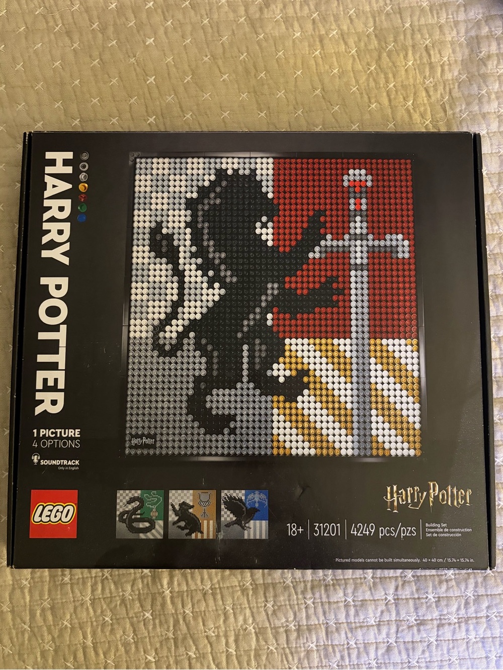 LEGO Harry Potter Lion Mosaic in Black, Red, White, Gold
